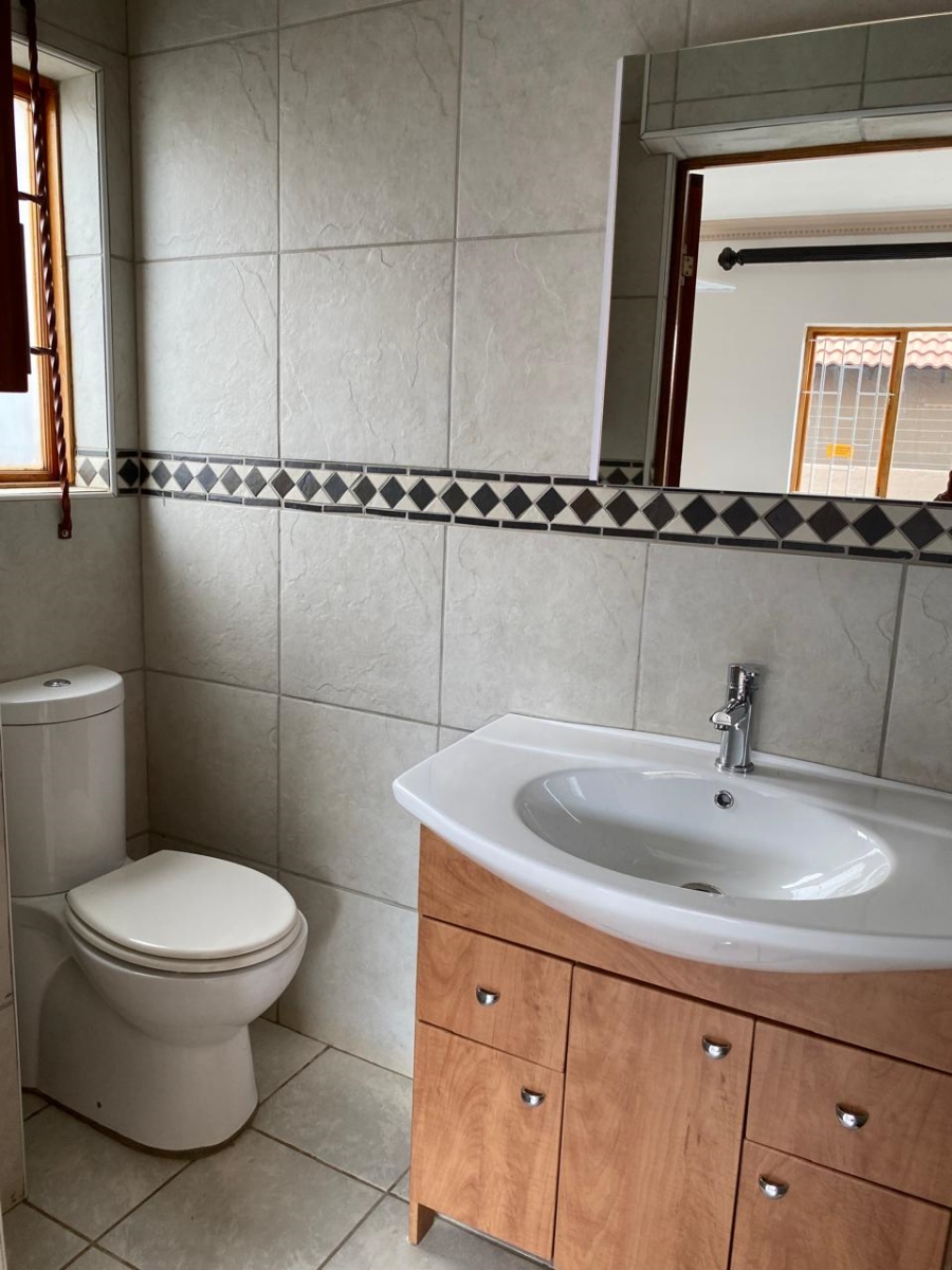 5 Bedroom Property for Sale in Birdwood Estate North West